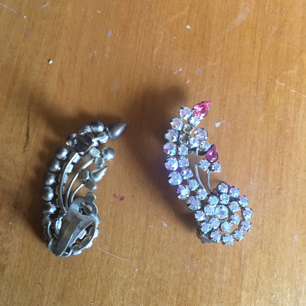 🤡 5 for 20 🤡 Vintage rhinestone earrings